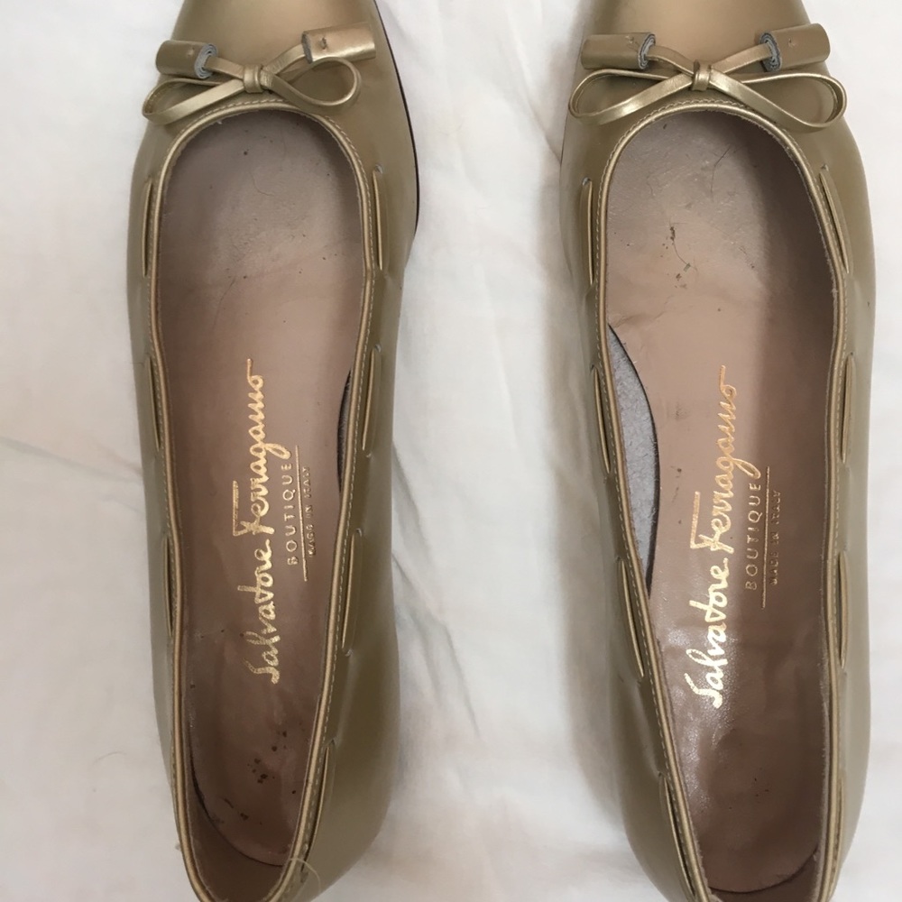 Ferragamo Gold Tassel Ballet Flats size 6AA